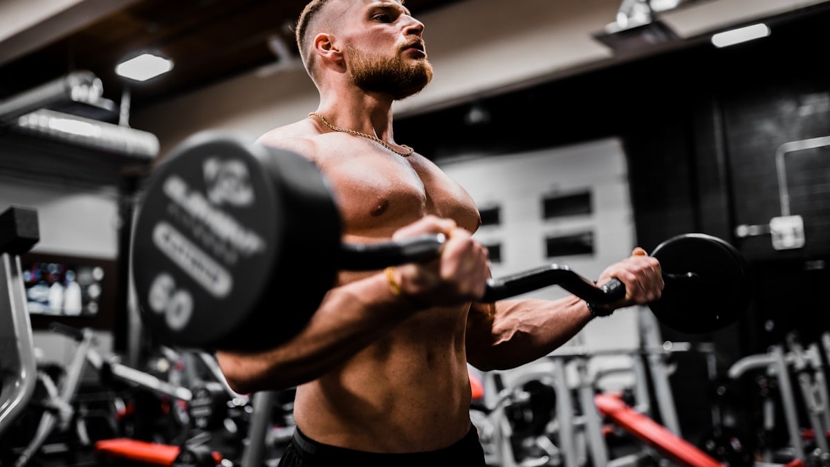 Bodybuilder and online coach @Crowtersix working out at a gym!
Instagram: @VisualsByRoyalZ